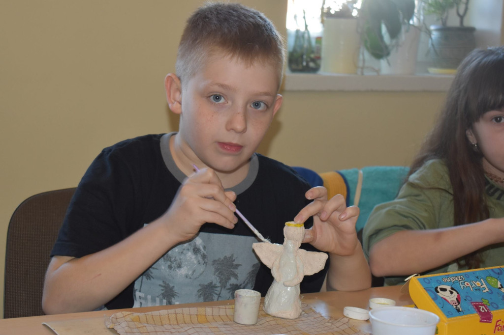 Ukraińska młodzież wzięła udział w zajęciach ceramicznych [zdjęcia]