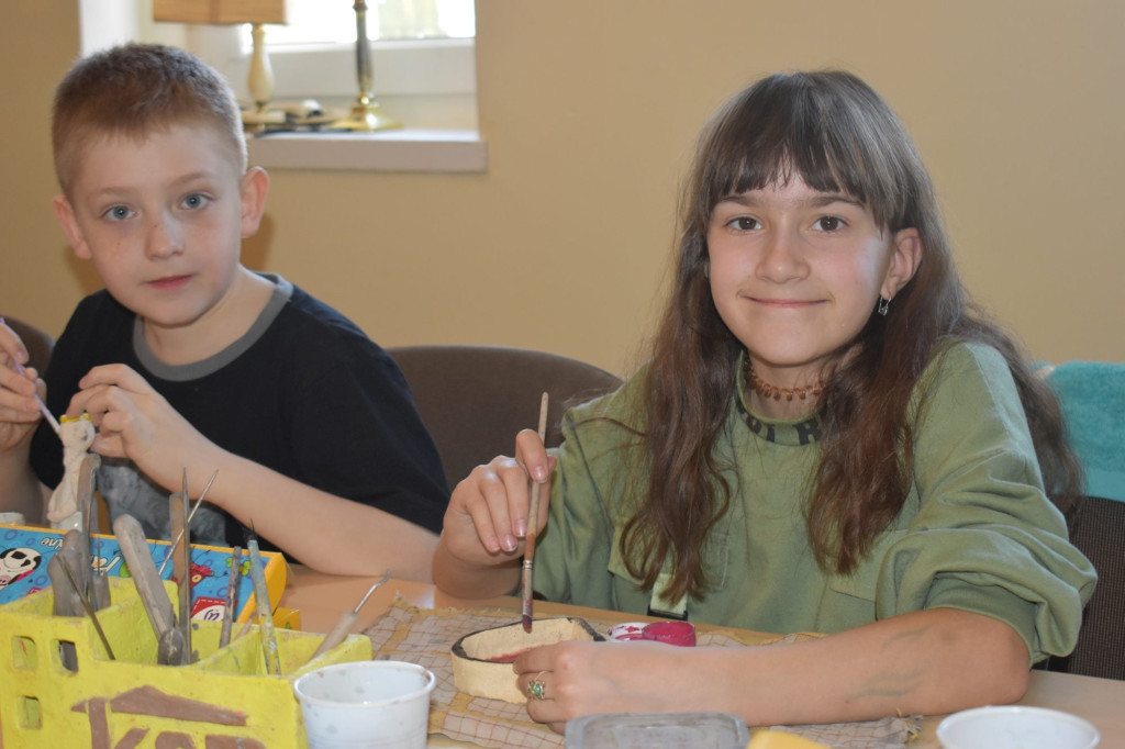 Ukraińska młodzież wzięła udział w zajęciach ceramicznych [zdjęcia]