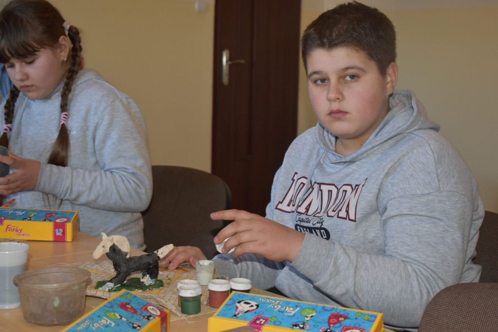 Ukraińska młodzież wzięła udział w zajęciach ceramicznych [zdjęcia]