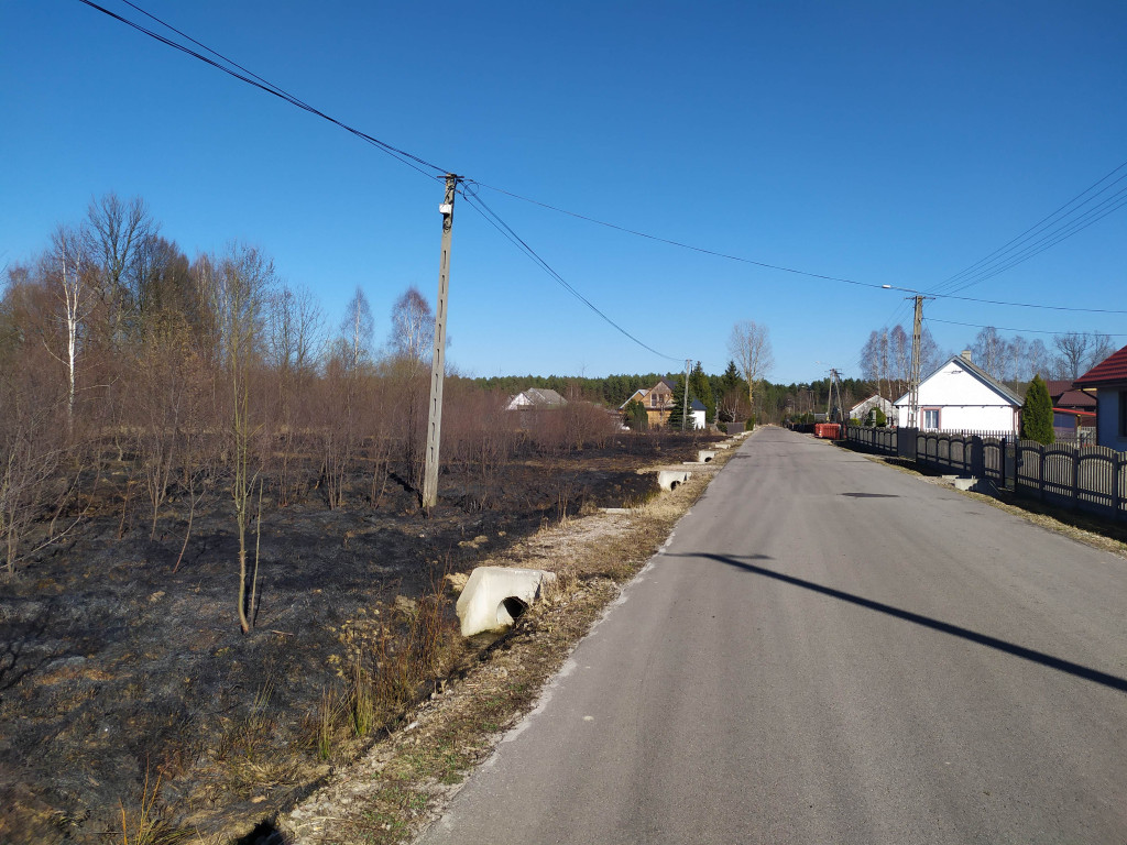 Pożar pustostanu w miejscowości Luta [zdjęcia]