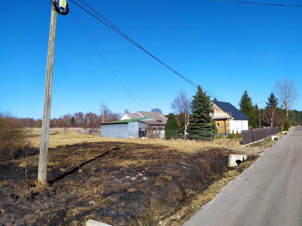 Pożar pustostanu w miejscowości Luta [zdjęcia]