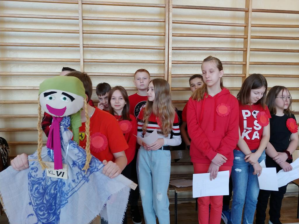 Kolorowe powitanie wiosny w Szkole Podstawowej w Czermnie [zdjęcia]