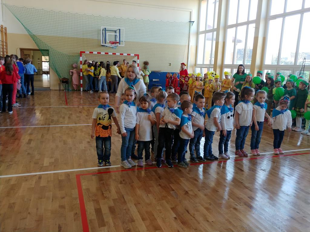 Kolorowe powitanie wiosny w Szkole Podstawowej w Czermnie [zdjęcia]
