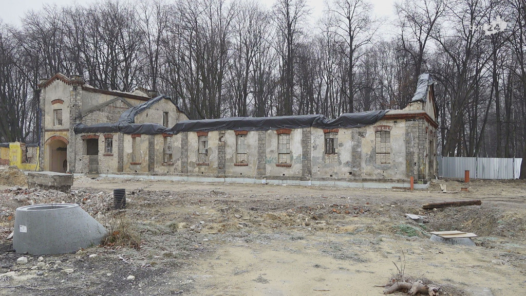 Budowa muzeum w Końskich stanęła. Są powody do niepokoju? [wideo]