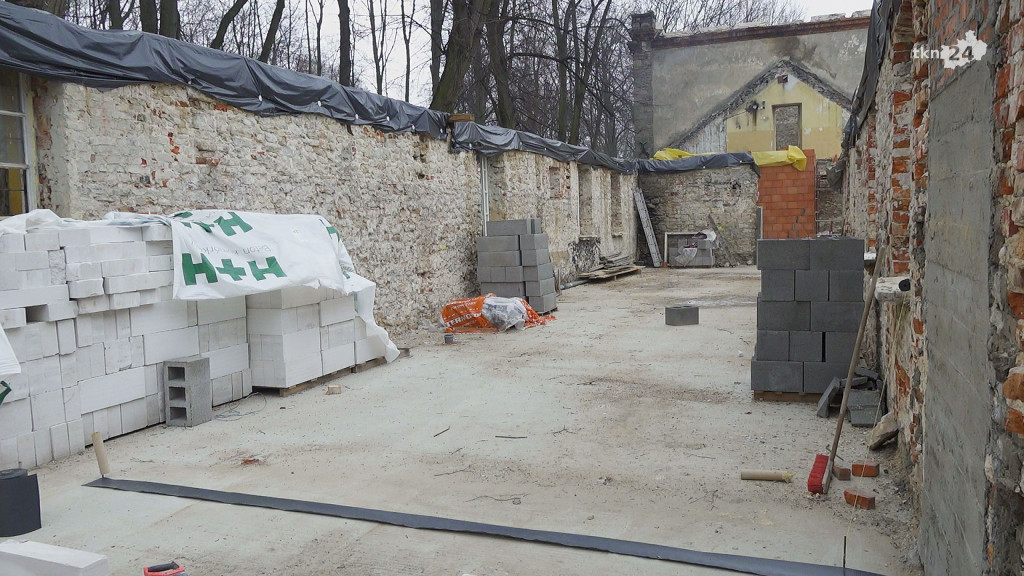 Budowa muzeum w Końskich stanęła. Są powody do niepokoju? [wideo]