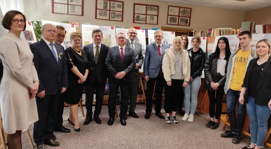 Wystawa o Senacie do oglądania w Bibliotece Pedagogicznej w Końskich [zdjęcia]