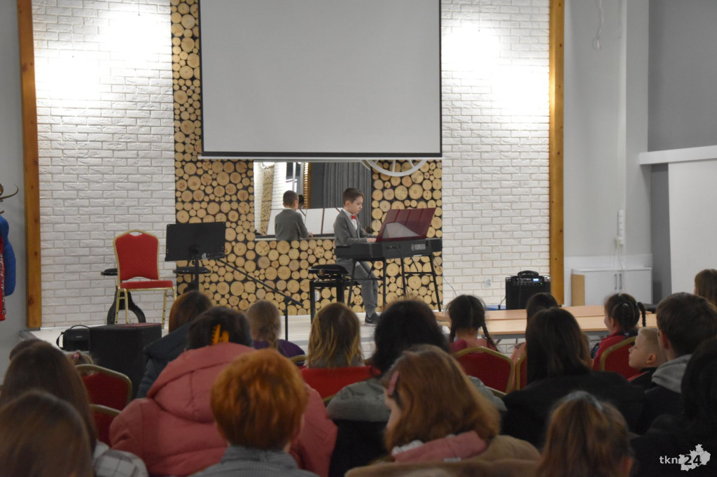 Koncert szkoły muzycznej dla uchodźców w Sielpi [wideo, zdjęcia]