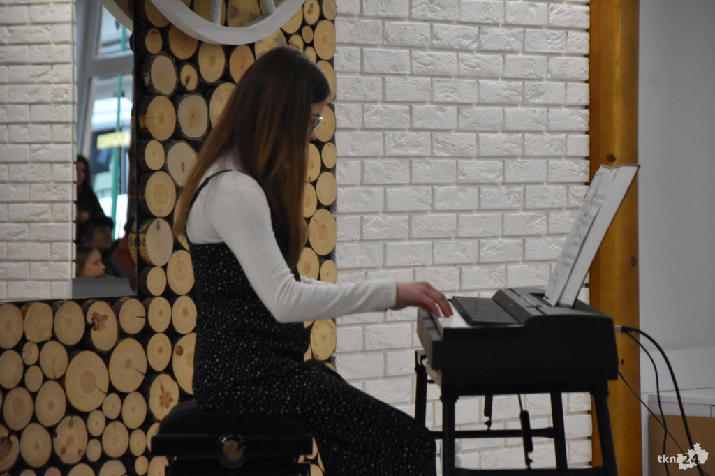 Koncert szkoły muzycznej dla uchodźców w Sielpi [wideo, zdjęcia]