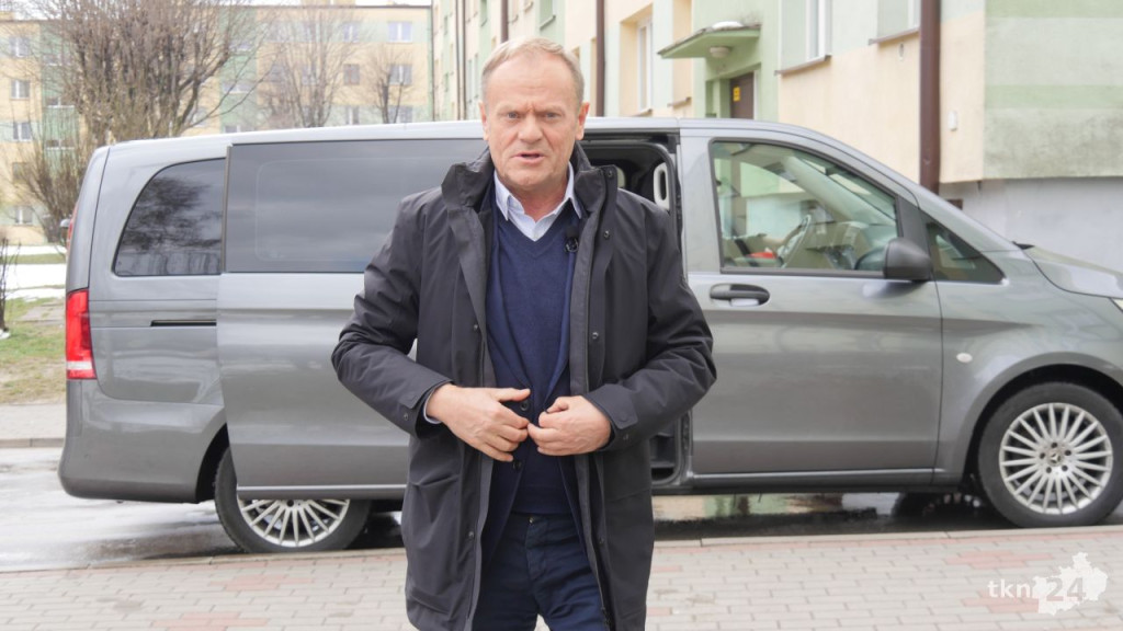 Donald Tusk w Końskich. Rozmawiał z księgową o Polskim Ładzie [wideo, zdjęcia]