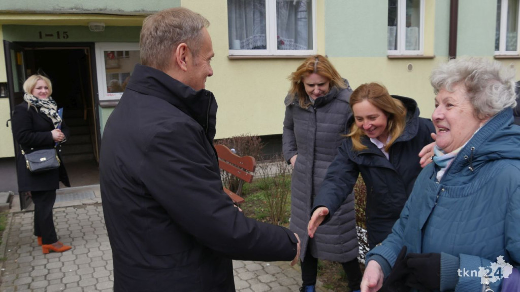 Donald Tusk w Końskich. Rozmawiał z księgową o Polskim Ładzie [wideo, zdjęcia]