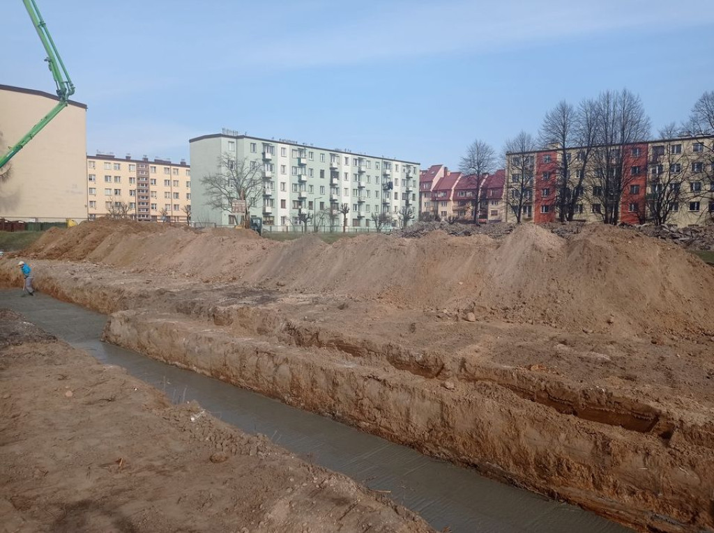 Rozpoczęła się budowa hali sportowej przy koneckiej `Dwójce` [zdjęcia]