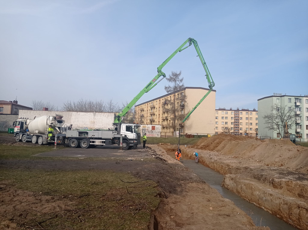 Rozpoczęła się budowa hali sportowej przy koneckiej `Dwójce` [zdjęcia]