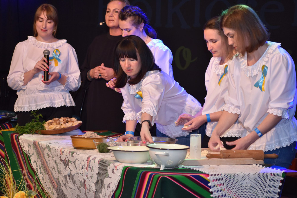 Wzruszające spotkanie z Ukrainkami podczas Uczty z Folklorem [wideo, zdjęcia]