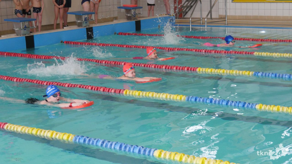 Mnóstwo radości i sportowej rywalizacji podczas sobotnich zawodów Koneckiej Ligi Pływackiej 2022 [zdjęcia]