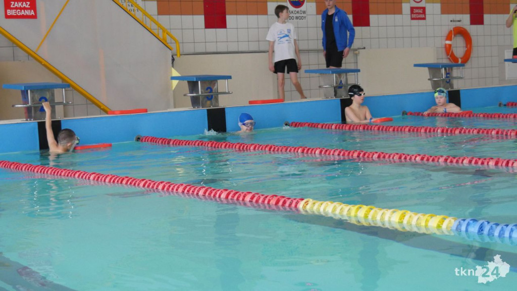 Mnóstwo radości i sportowej rywalizacji podczas sobotnich zawodów Koneckiej Ligi Pływackiej 2022 [zdjęcia]