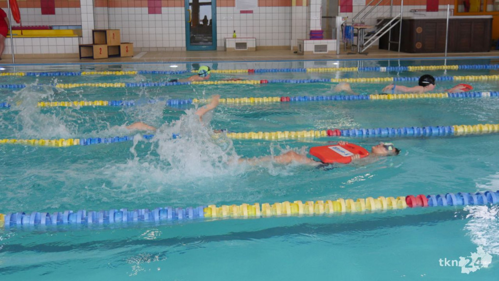 Mnóstwo radości i sportowej rywalizacji podczas sobotnich zawodów Koneckiej Ligi Pływackiej 2022 [zdjęcia]