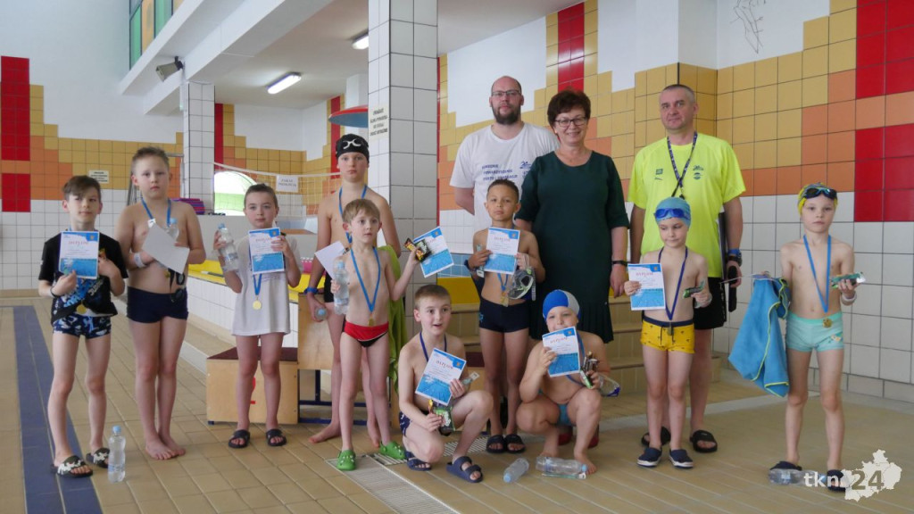 Mnóstwo radości i sportowej rywalizacji podczas sobotnich zawodów Koneckiej Ligi Pływackiej 2022 [zdjęcia]