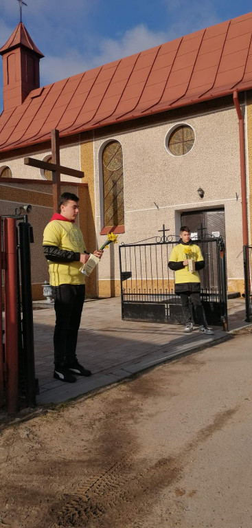 Rozdawali pachnące żonkile! Niedzielna kwesta wolontariuszy z Hospicjum Sykulskiego [zdjęcia]