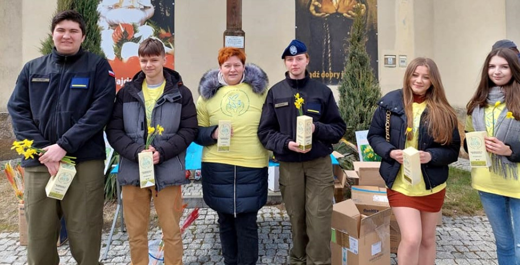 Rozdawali pachnące żonkile! Niedzielna kwesta wolontariuszy z Hospicjum Sykulskiego [zdjęcia]