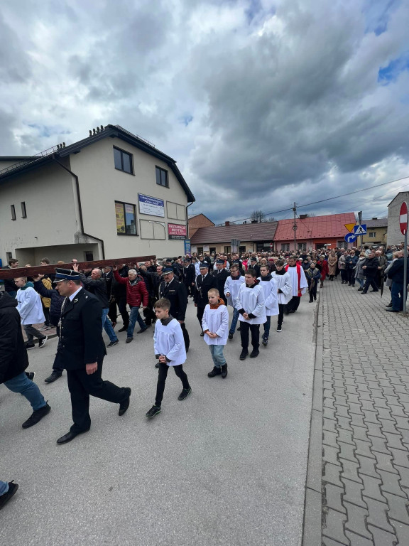 Tłumy na Drodze Krzyżowej w Radoszycach [wideo, zdjęcia]