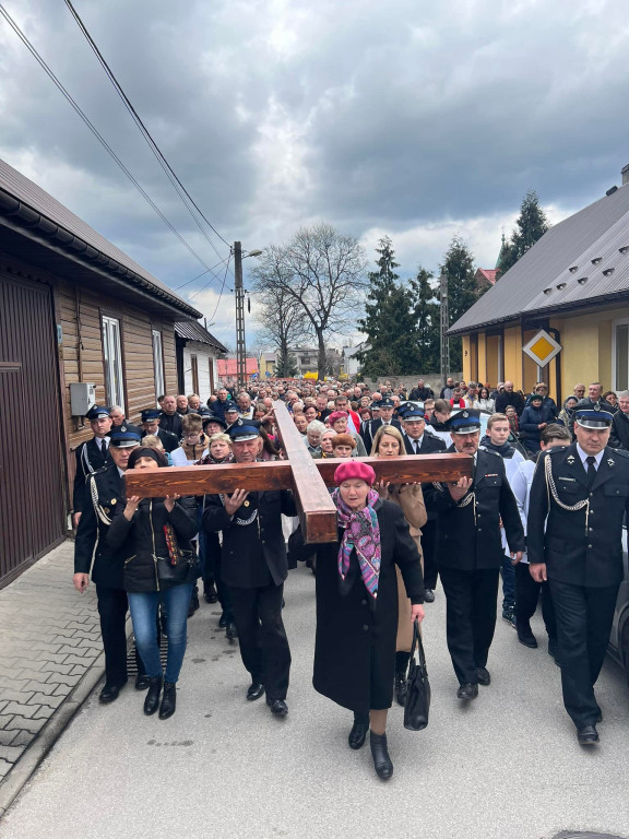 Tłumy na Drodze Krzyżowej w Radoszycach [wideo, zdjęcia]