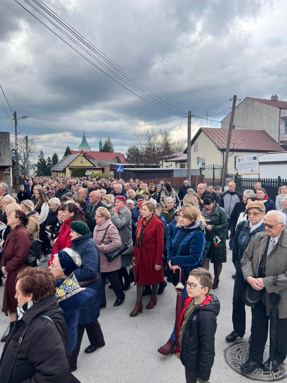 Tłumy na Drodze Krzyżowej w Radoszycach [wideo, zdjęcia]