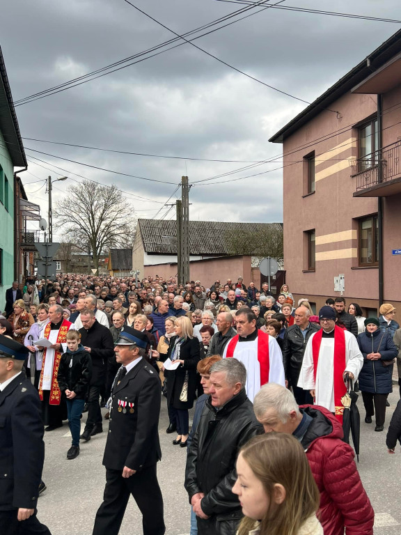 Tłumy na Drodze Krzyżowej w Radoszycach [wideo, zdjęcia]