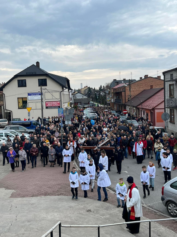 Tłumy na Drodze Krzyżowej w Radoszycach [wideo, zdjęcia]