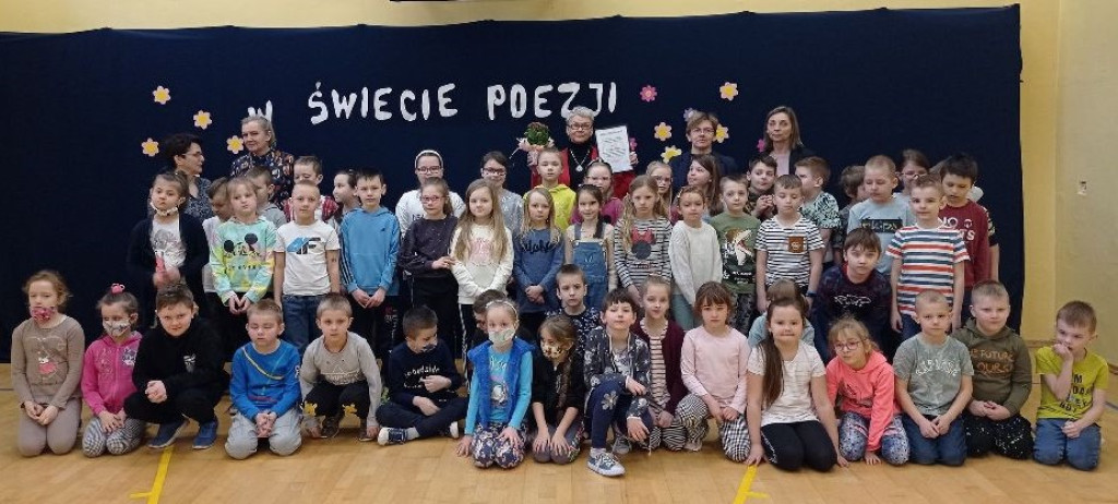 Poetka Janina Malicka odwiedziła młodzież z Radoszyc [zdjęcia]