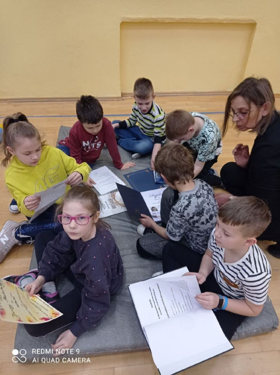 Poetka Janina Malicka odwiedziła młodzież z Radoszyc [zdjęcia]