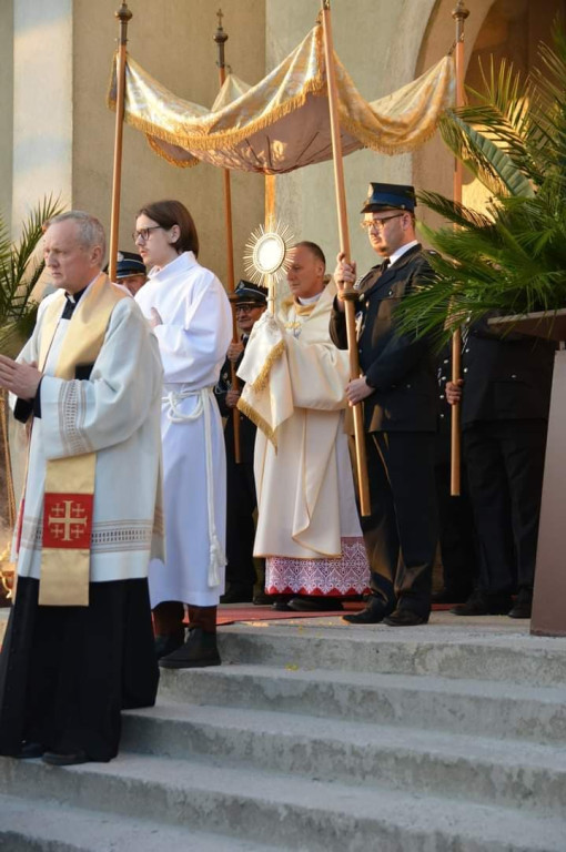 Rezurekcja z biskupem radomskim w Końskich [zdjęcia]