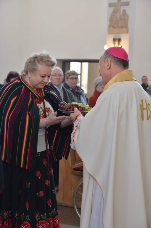 Rezurekcja z biskupem radomskim w Końskich [zdjęcia]