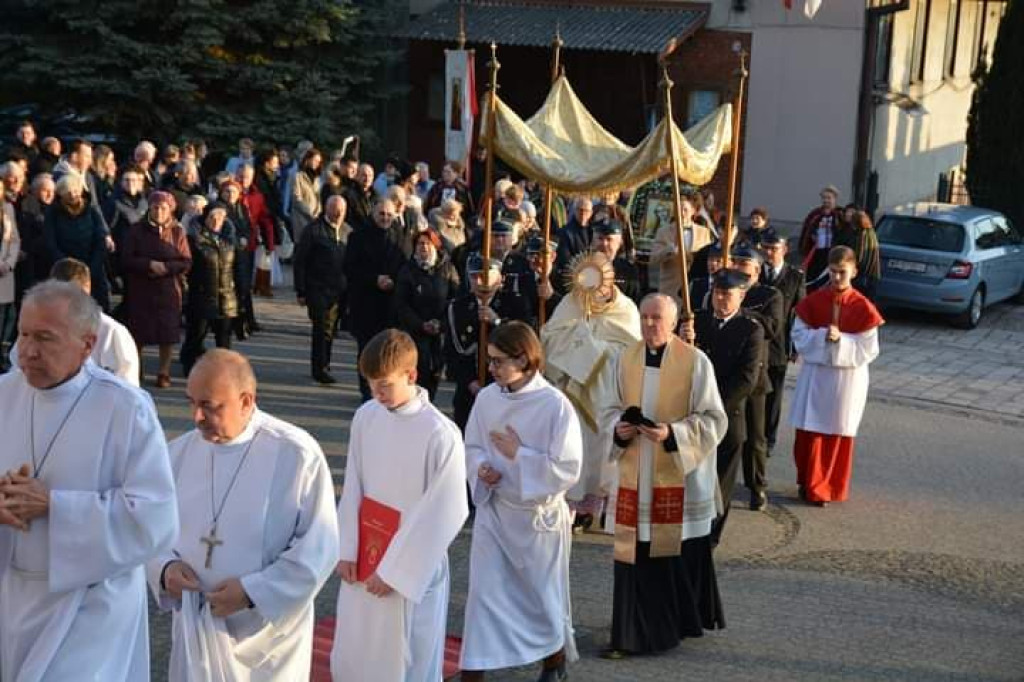 Rezurekcja z biskupem radomskim w Końskich [zdjęcia]