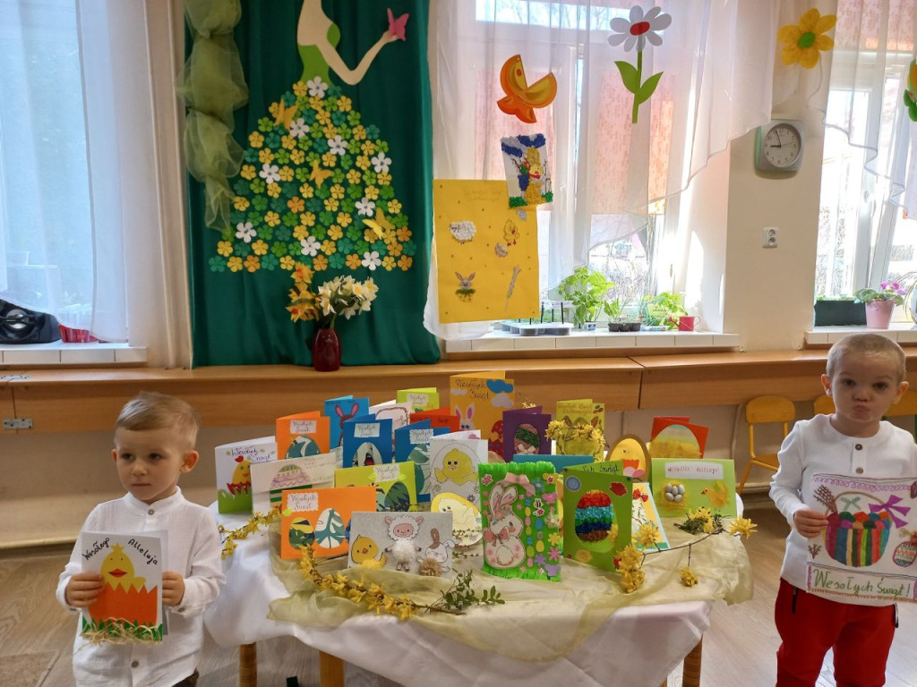Wręczyli pensjonariuszom Hospicjum Sykulskiego kartki wielkanocne [zdjęcia]