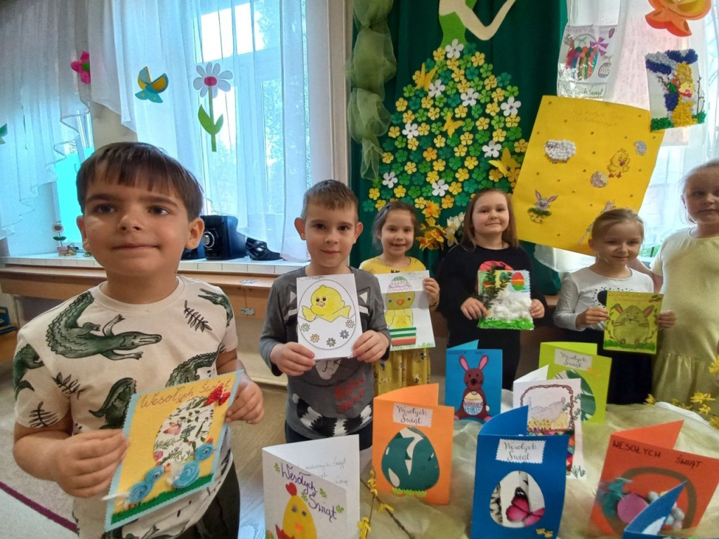 Wręczyli pensjonariuszom Hospicjum Sykulskiego kartki wielkanocne [zdjęcia]