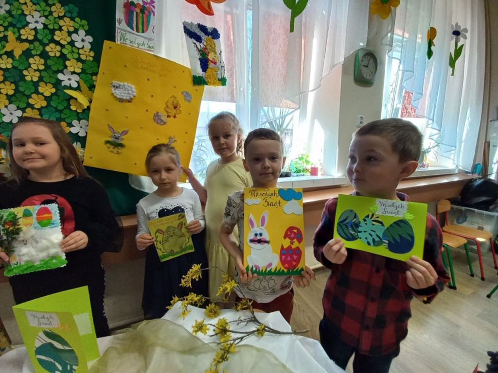 Wręczyli pensjonariuszom Hospicjum Sykulskiego kartki wielkanocne [zdjęcia]
