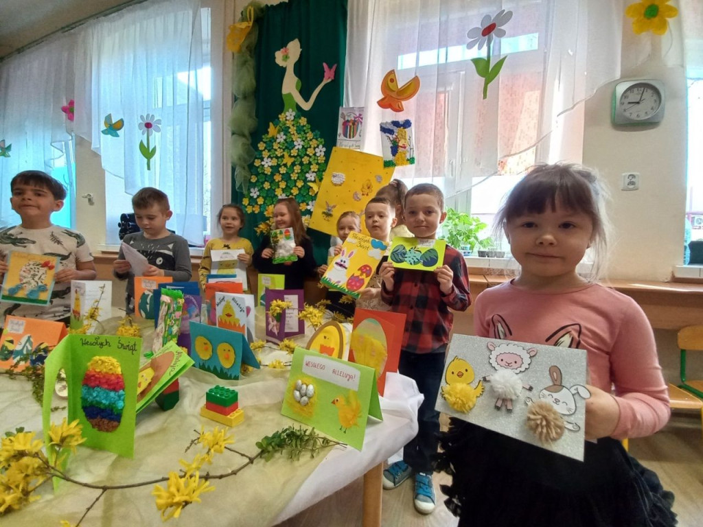 Wręczyli pensjonariuszom Hospicjum Sykulskiego kartki wielkanocne [zdjęcia]