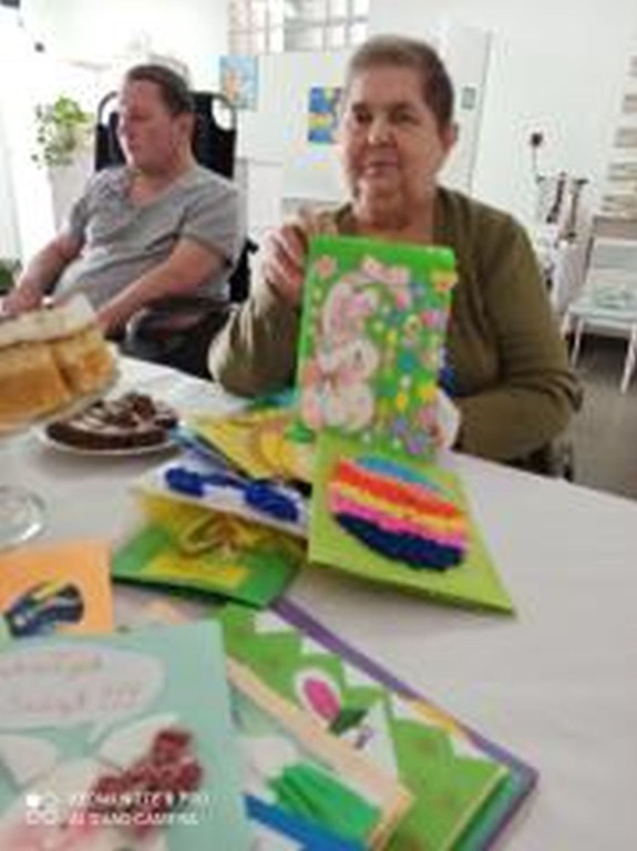 Wręczyli pensjonariuszom Hospicjum Sykulskiego kartki wielkanocne [zdjęcia]