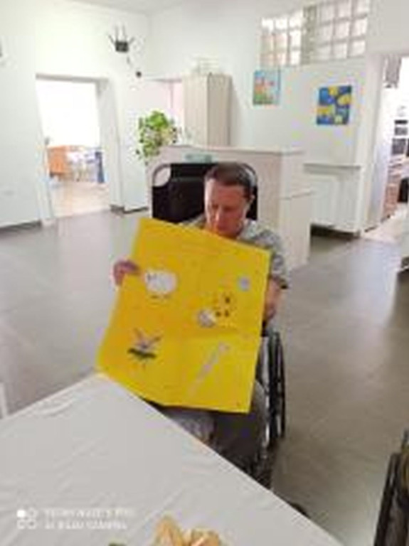 Wręczyli pensjonariuszom Hospicjum Sykulskiego kartki wielkanocne [zdjęcia]