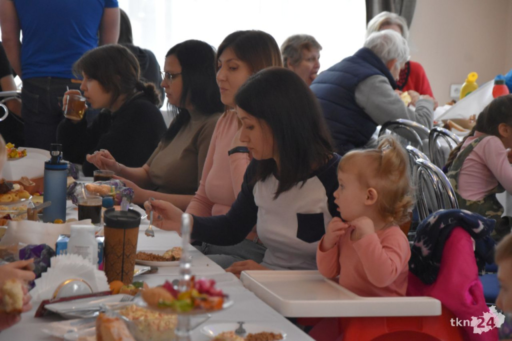 Śniadanie wielkanocne Ukraińców w Sielpi [fotorelacja]
