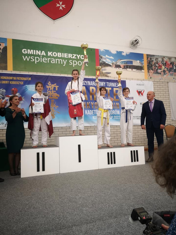 Multum medali nasi karatecy przywożą z Kobierzyc [zdjęcia]