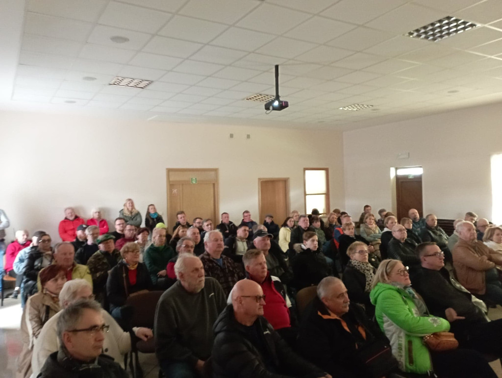 Zabytkowe auta przejechały przez powiat konecki [zdjęcia]