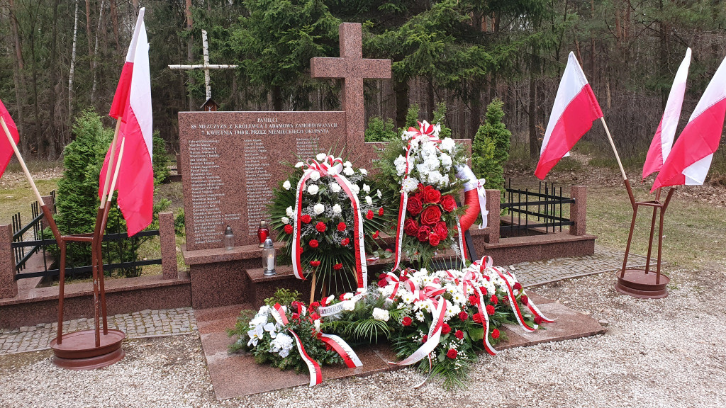 Uroczyste obchody 82. rocznicy tragicznych wydarzeń w Adamowie i Królewcu [zdjęcia]