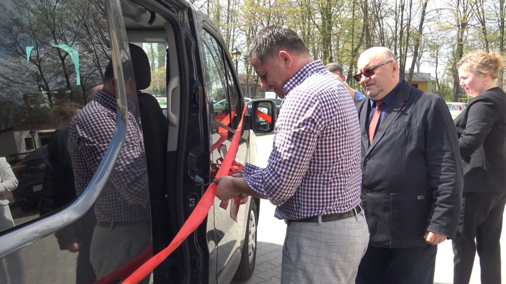Nowy bus będzie służył mieszkańcom gminy Fałków [wideo, zdjęcia]