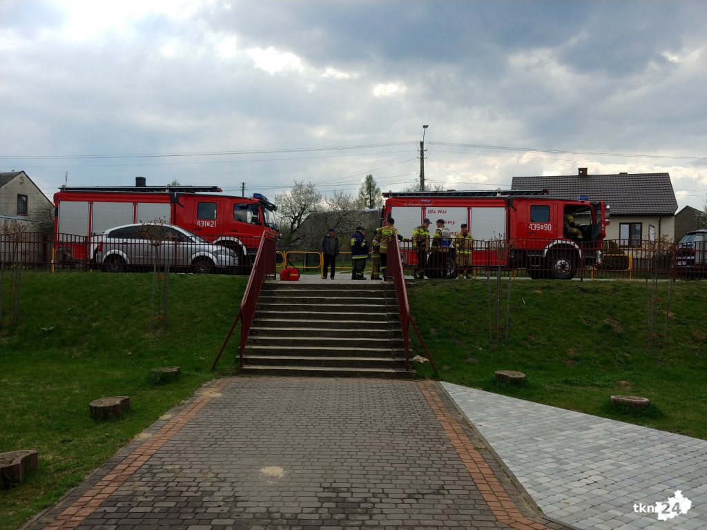 Alarm bombowy w Szkole Podstawowej w Czermnie