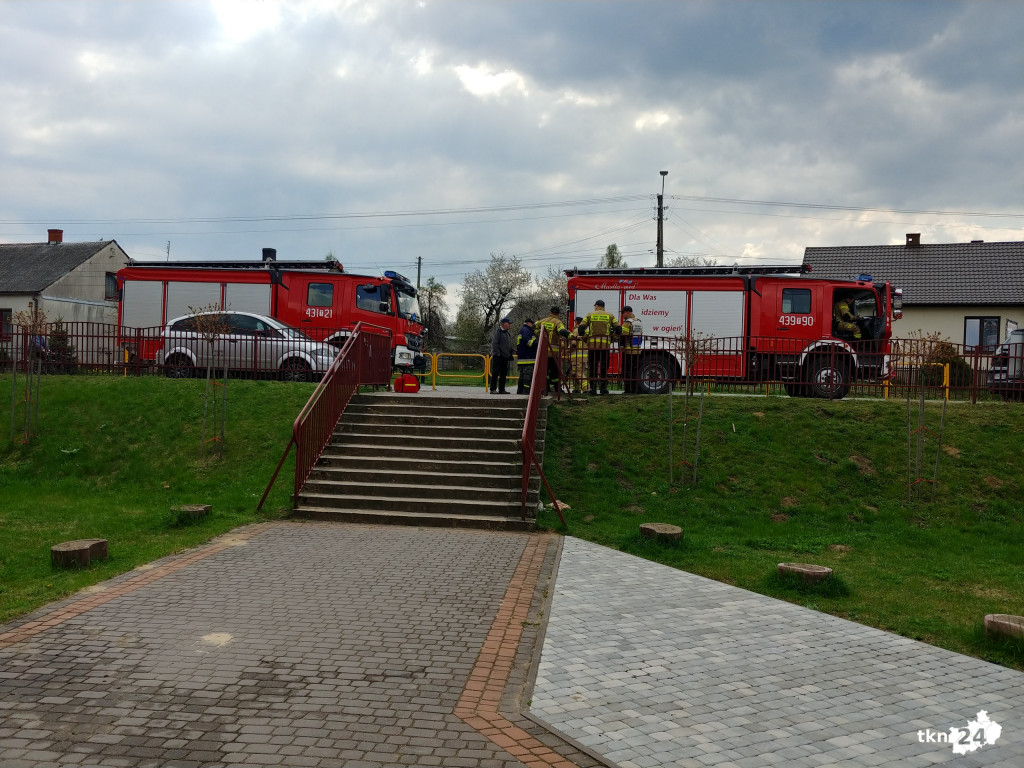 Alarm bombowy w Szkole Podstawowej w Czermnie