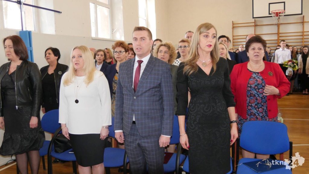 Maturzyści mają już wakacje. Szkoły ich uroczyście pożegnały [fotorelacja]