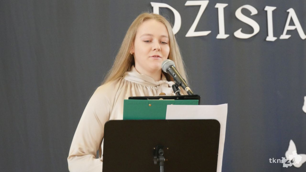 Maturzyści mają już wakacje. Szkoły ich uroczyście pożegnały [fotorelacja]