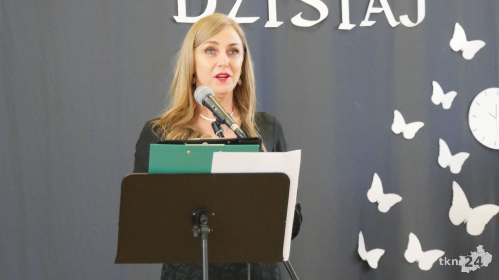Maturzyści mają już wakacje. Szkoły ich uroczyście pożegnały [fotorelacja]