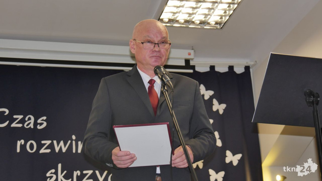 Maturzyści mają już wakacje. Szkoły ich uroczyście pożegnały [fotorelacja]